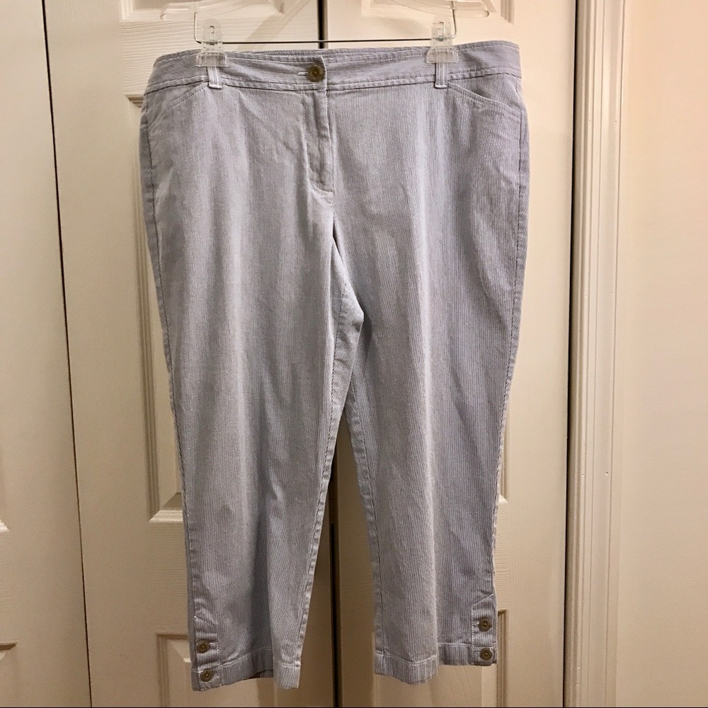 LOFT Seersucker // Pinstripe Capris - Sz 16