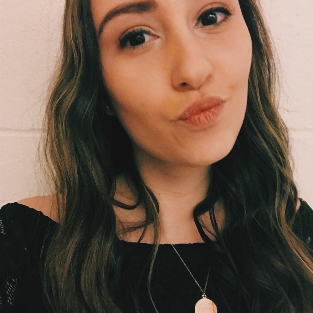 Meet your Posher, Olivia