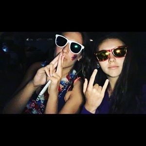 Meet your Posher, Kira