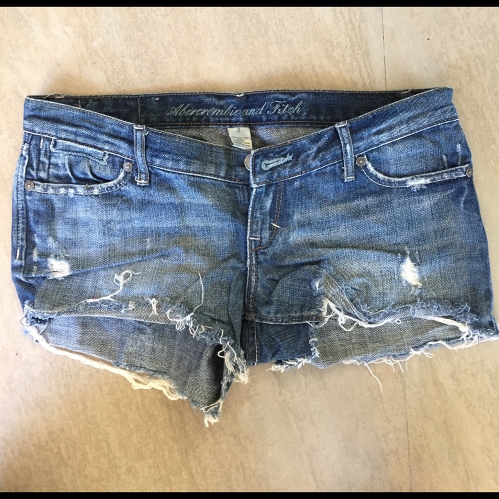 Destroyed denium shorty shorts