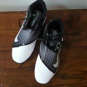 Nike Men's baseball cleat. NWT. 10.5.
