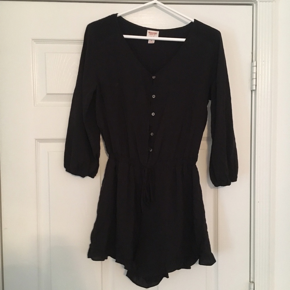 Black ruffled short romper