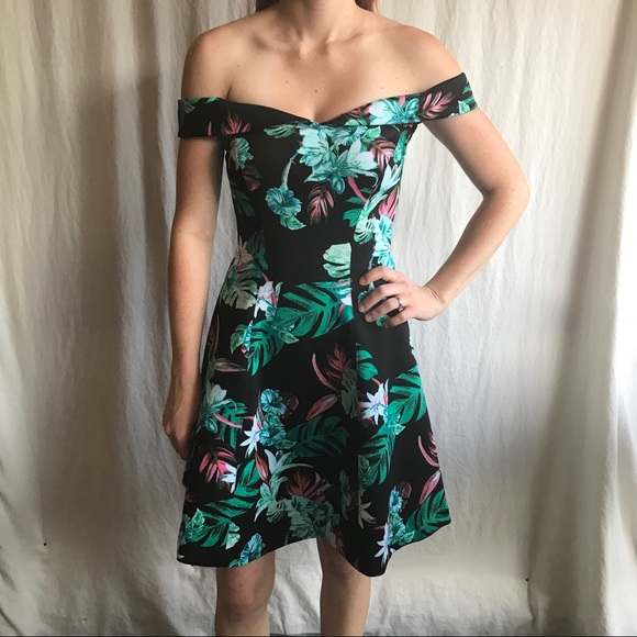 guess printed off the shoulder dress