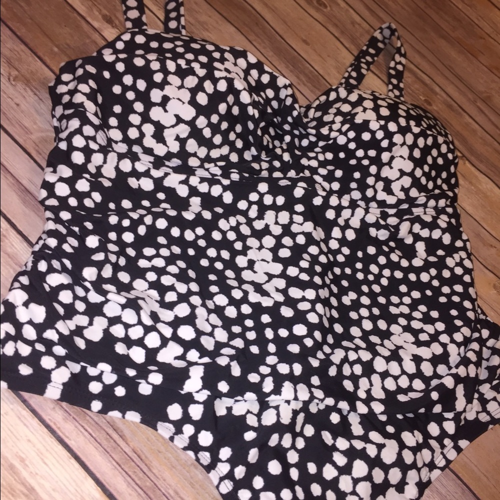 🌻Black and white bathing suit