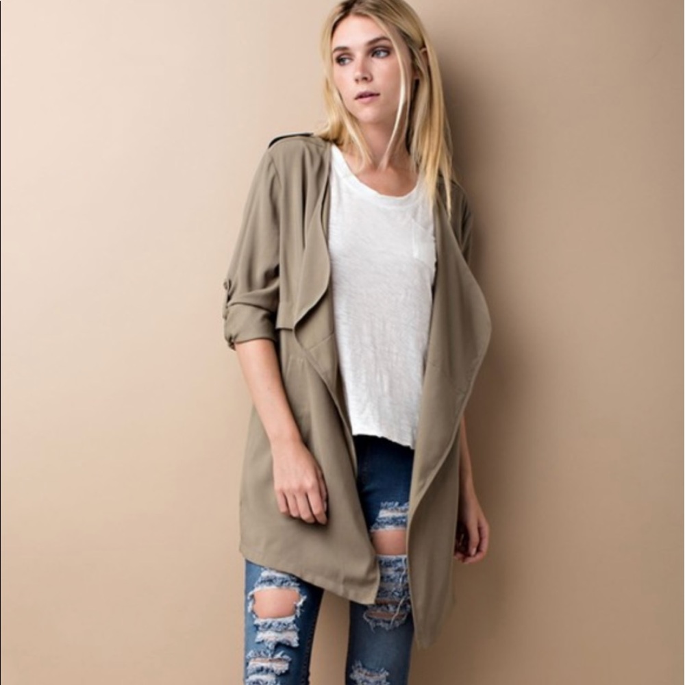 PRICE DROP 🎊🎊 Olive light trench coat 🍃