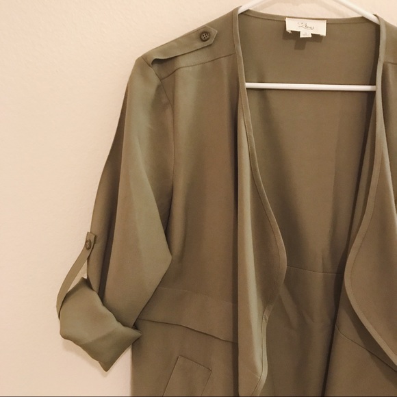 PRICE DROP ππ Olive light trench coat π - Picture 4 of 8