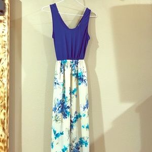 Filly Flair Floral maxi. Medium