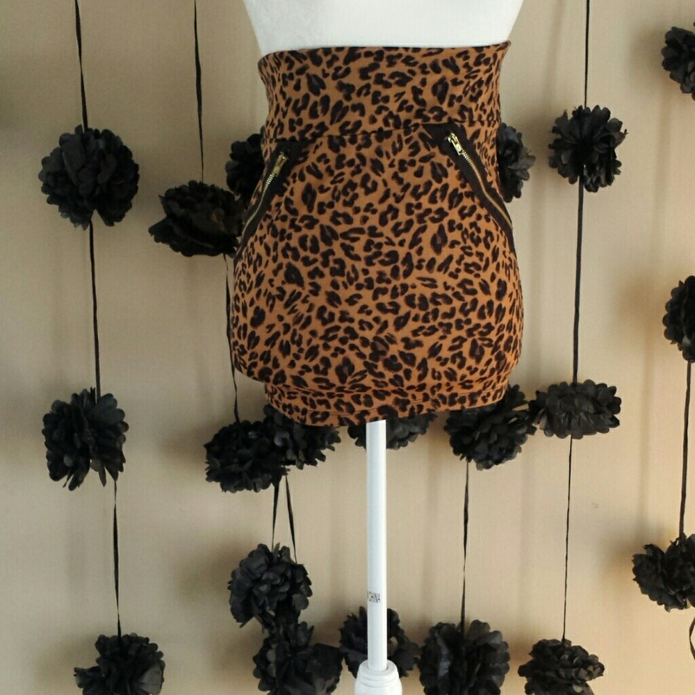 XS Cheetah Print Fitted Skirt