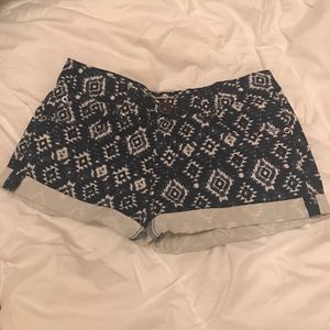 Pattern boho shorts tag says 4 fits size 1