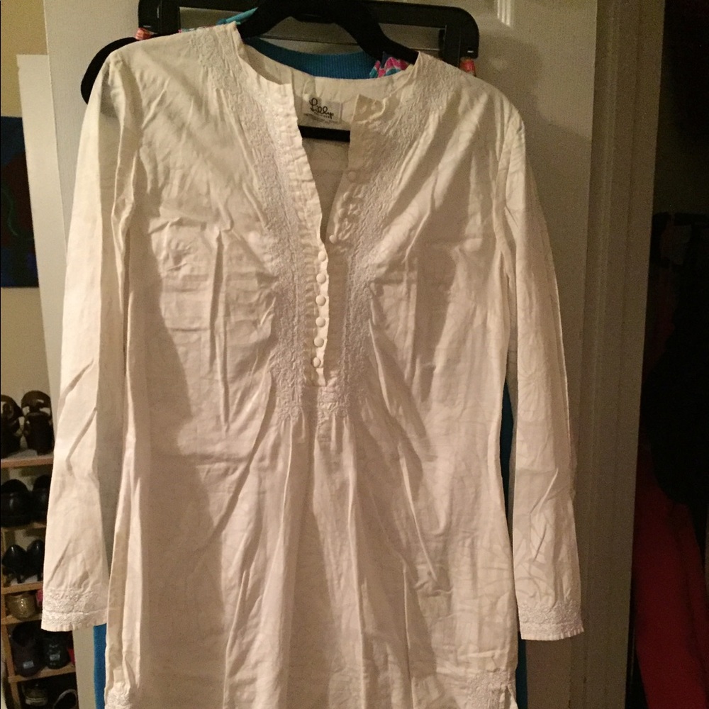 EUC White Lilly Pulitzer Tunic. Size small.