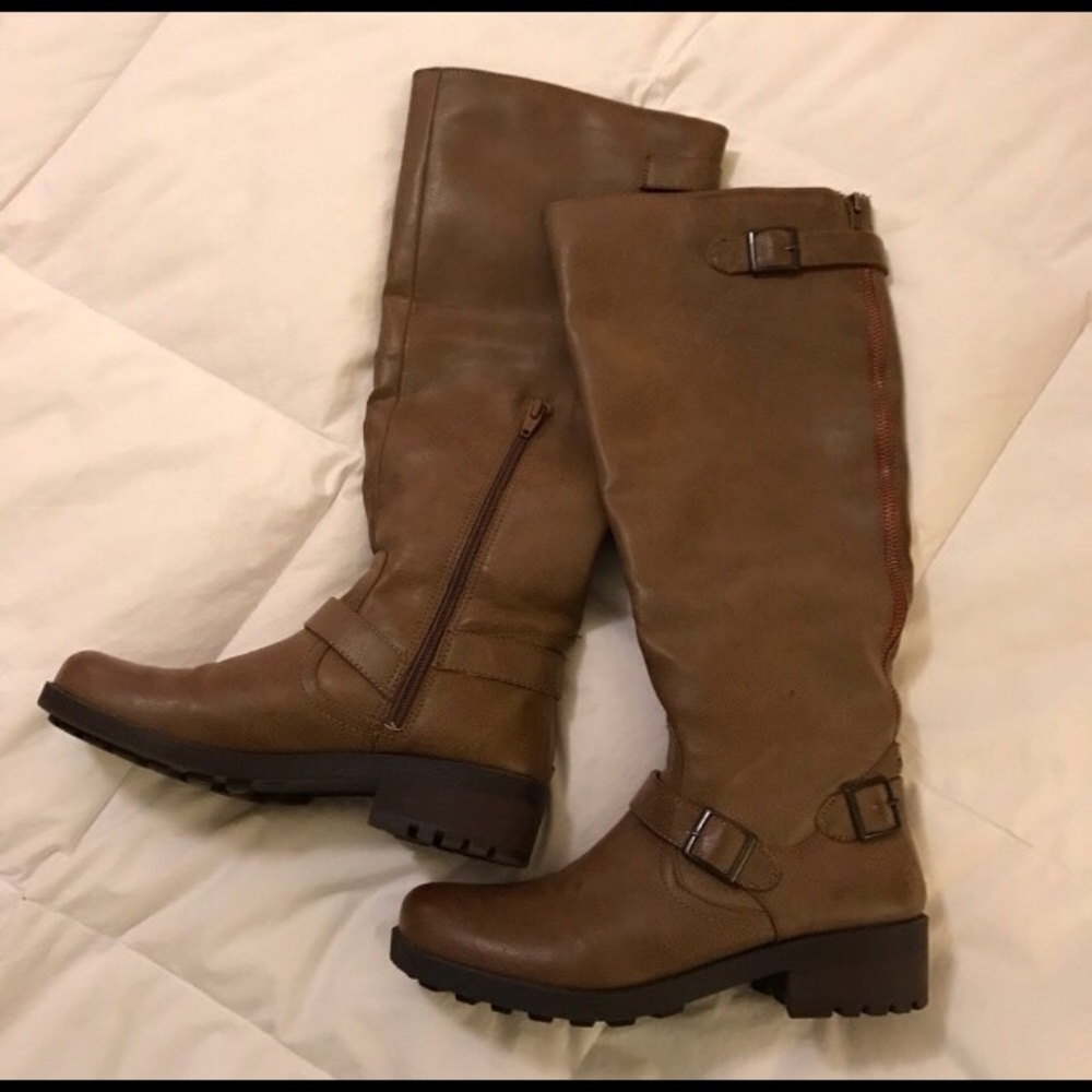 NWOT Brown boots