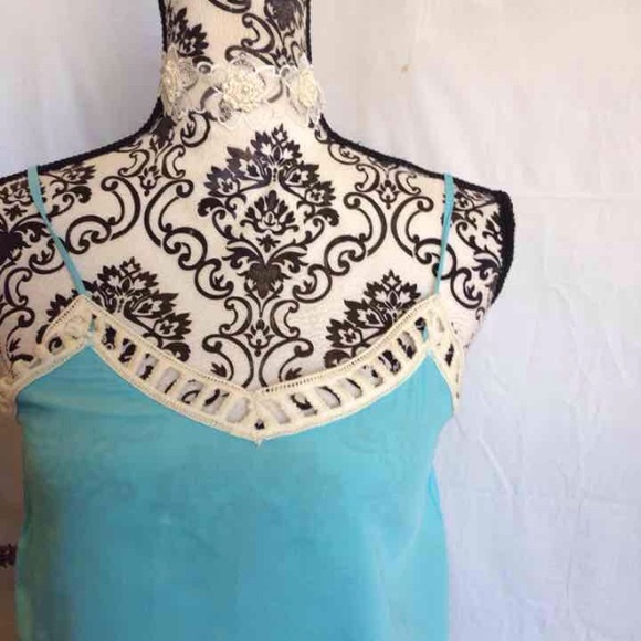 NWT Bella $48 Crochet Grid Trim Romper - Picture 2 of 4