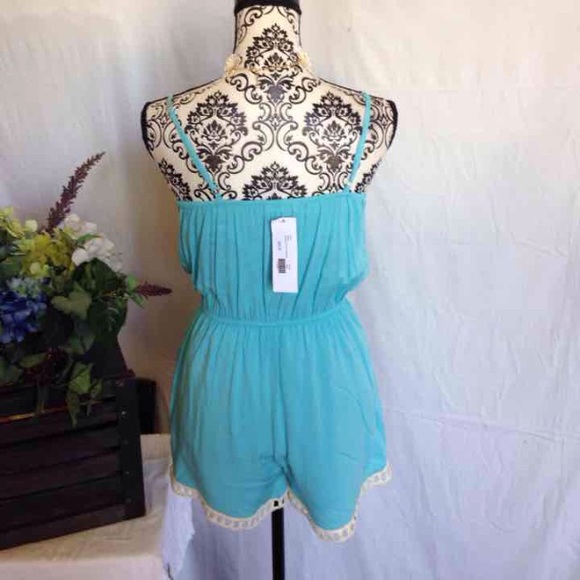 NWT Bella $48 Crochet Grid Trim Romper - Picture 4 of 4