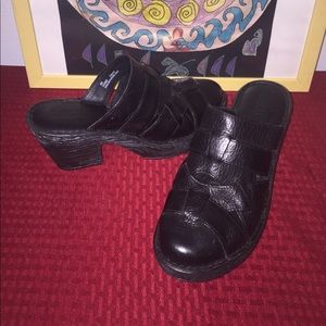 Mint! BORN Pollina Black Leather Mules