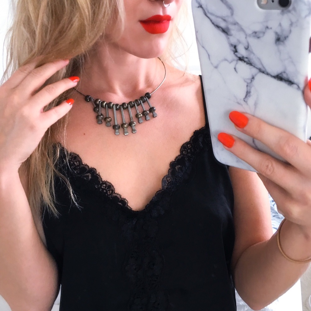 🖤 Metal beaded statement necklace
