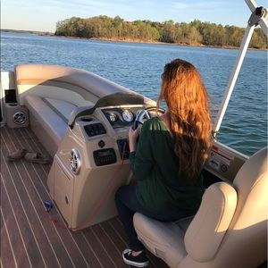 Meet your Posher, Esra