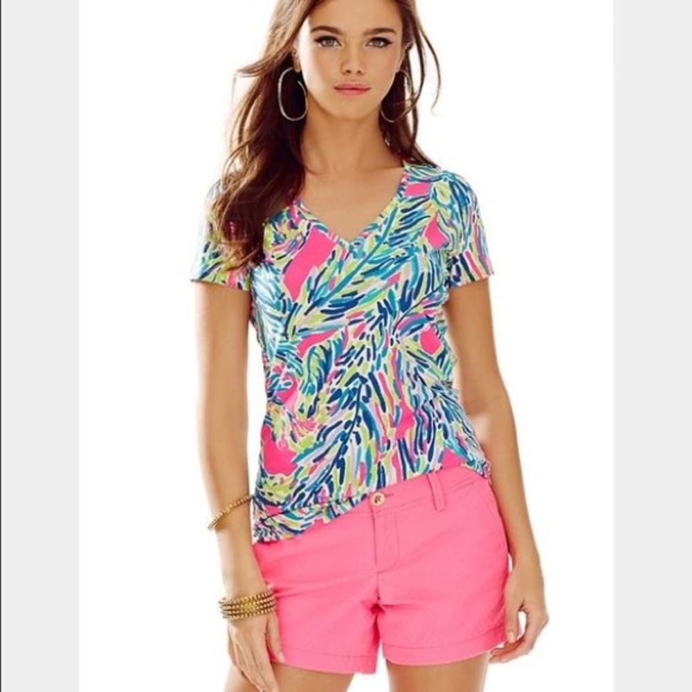 Small Lilly Pulitzer V-Neck Tee in Palm Reader