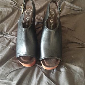 Black wedges in like new condition