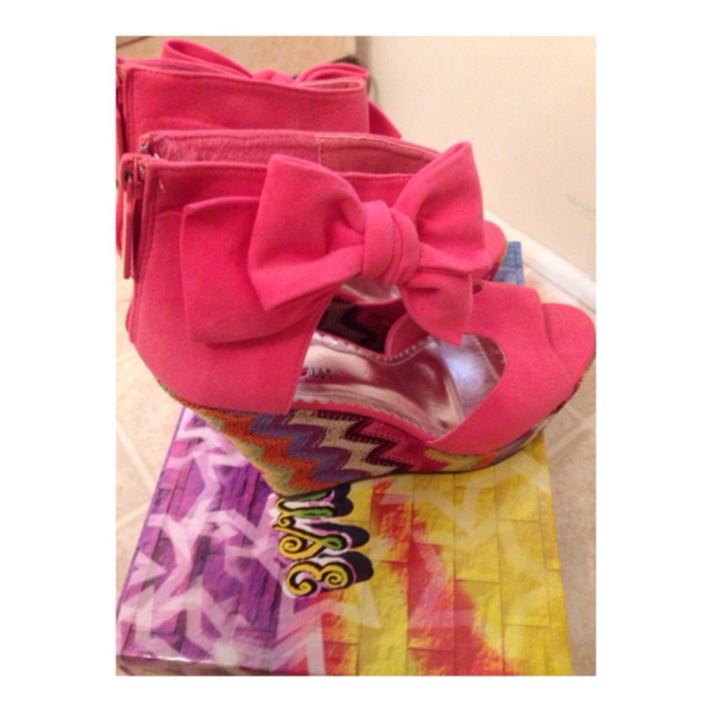 Wedge/ Bow