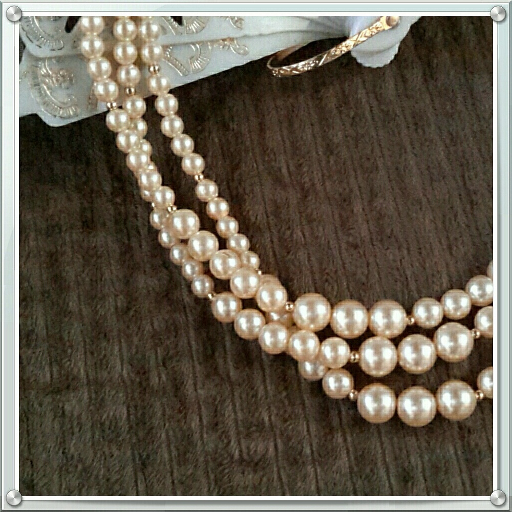 18" Vintage 3 Tier Ivory Pearl Necklace