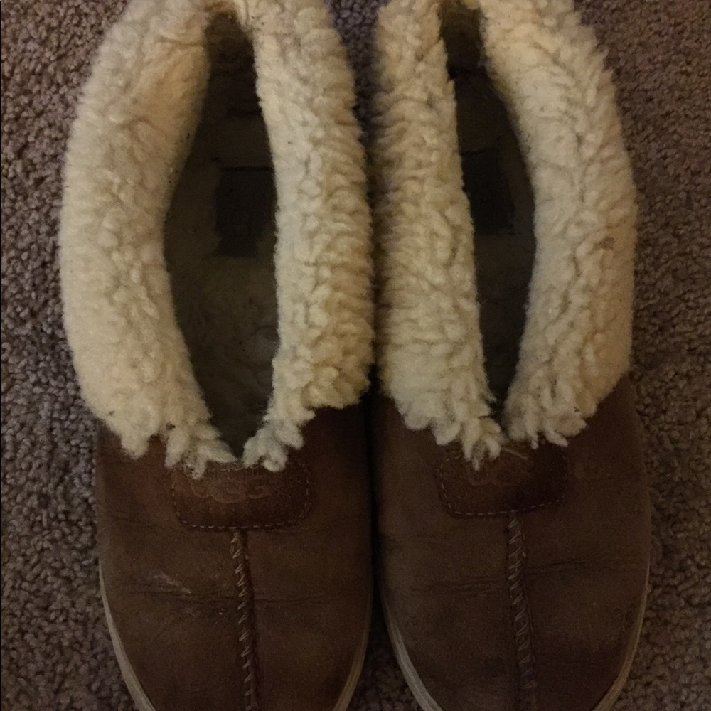 🌷AUTHENTIC UGG🌷 tennies
