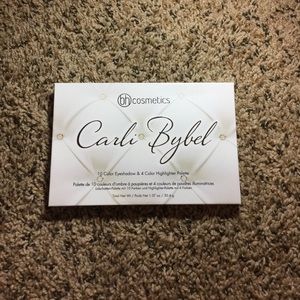 Carli Bybel Eyeshadow/Highlighter Palette
