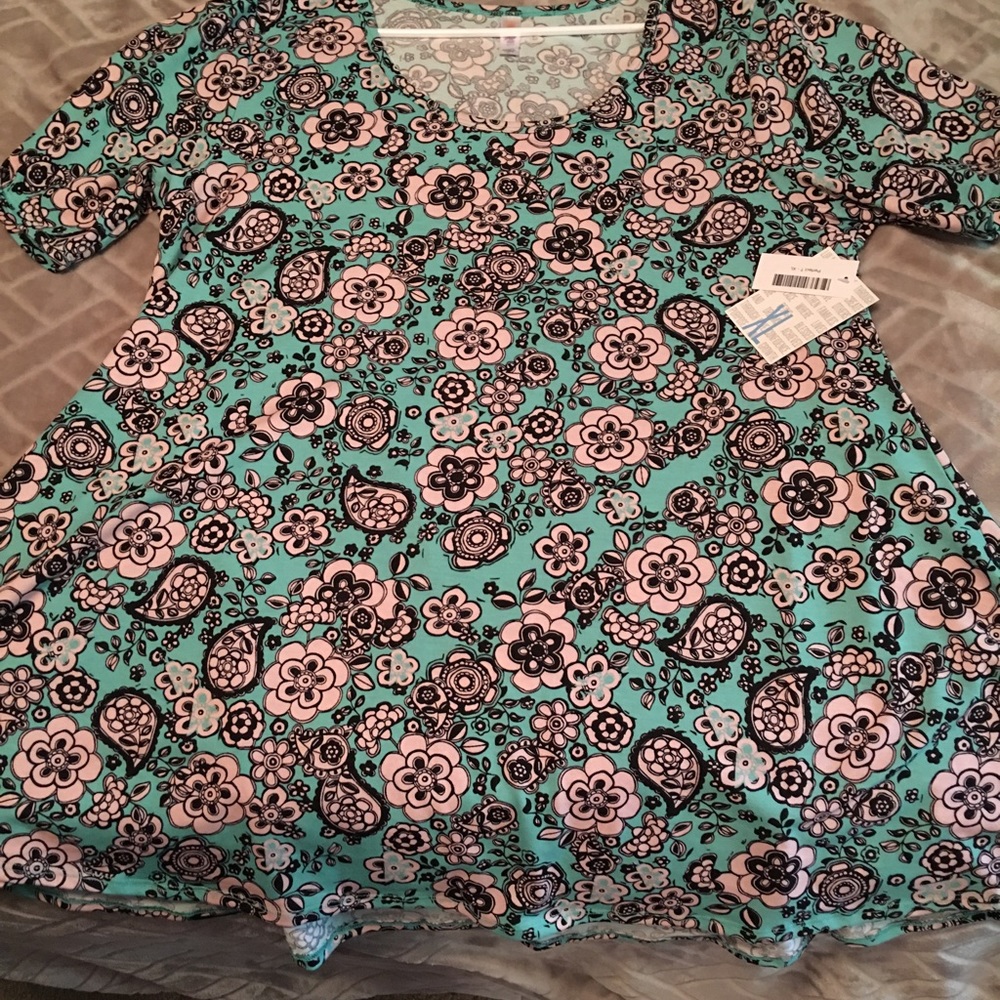LuLaRoe Perfect T, XL...BNWT.   Rare print.