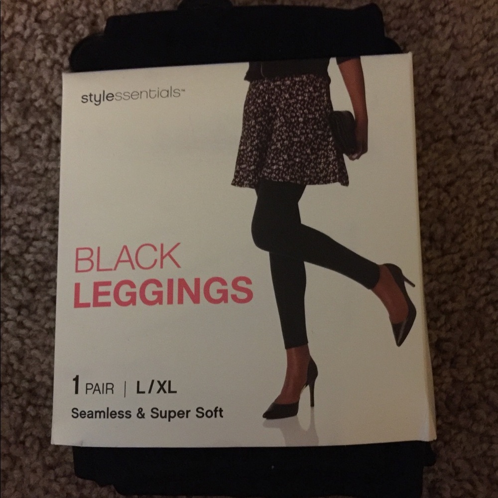 💜NIP💜 Black leggings
