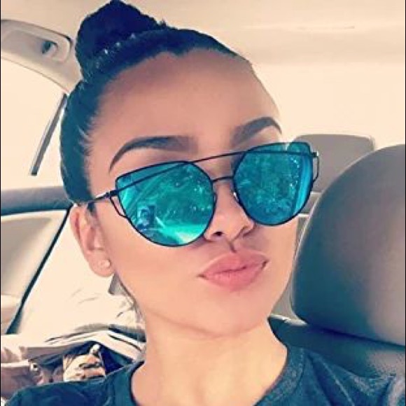 🎉HP 4/23🎉Sexy Cat Eye Mirrored Sunglasses - Picture 4 of 7