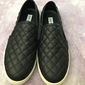 Steve Madden slip on shoes