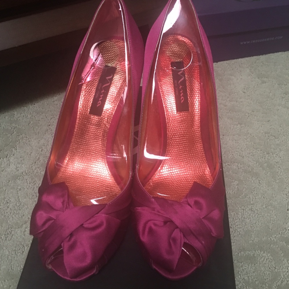 Beautiful fuchsia shoes-size 9