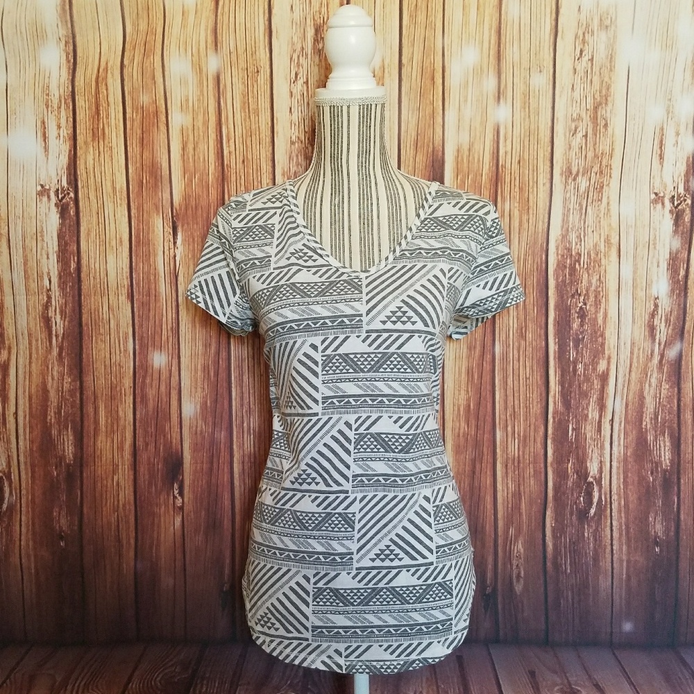 Mudd ▪ Short-Sleeved V-Neck Tribal Print Tee