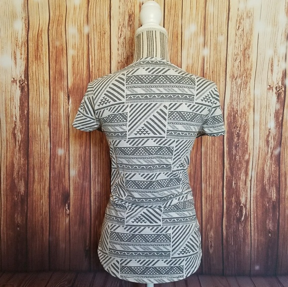 Mudd ▪ Short-Sleeved V-Neck Tribal Print Tee - Picture 3 of 3
