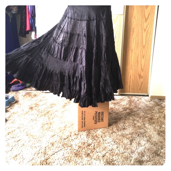 Stunning Black Long Skirt - Picture 3 of 4