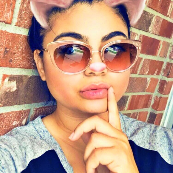 LAST1️⃣🌹Host Pick🌹Rose Cat Eye Sunnies - Picture 3 of 4