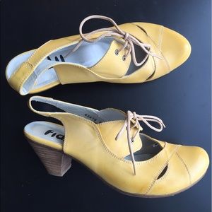 Fidji lace-up vintage style oxford heel in yellow