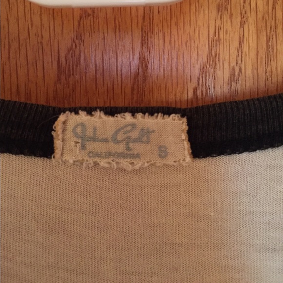 Brandy Melville T-shirt - Picture 4 of 5