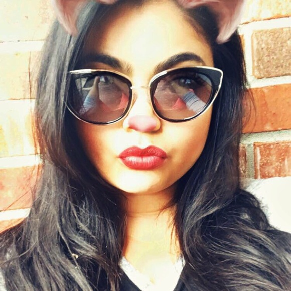 Accessories - 💕HP💕 Cat Eye Sunnies  Black/Silver Frames