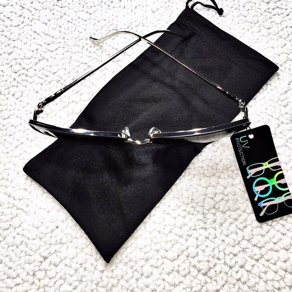 💕HP💕 Cat Eye Sunnies  Black/Silver Frames - Picture 4 of 4