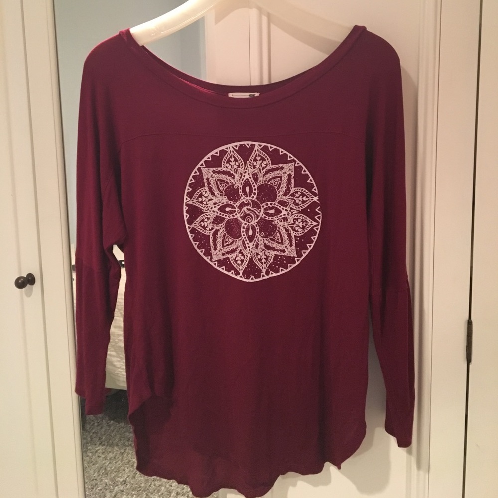 Maroon graphic quarter sleeve shirt
