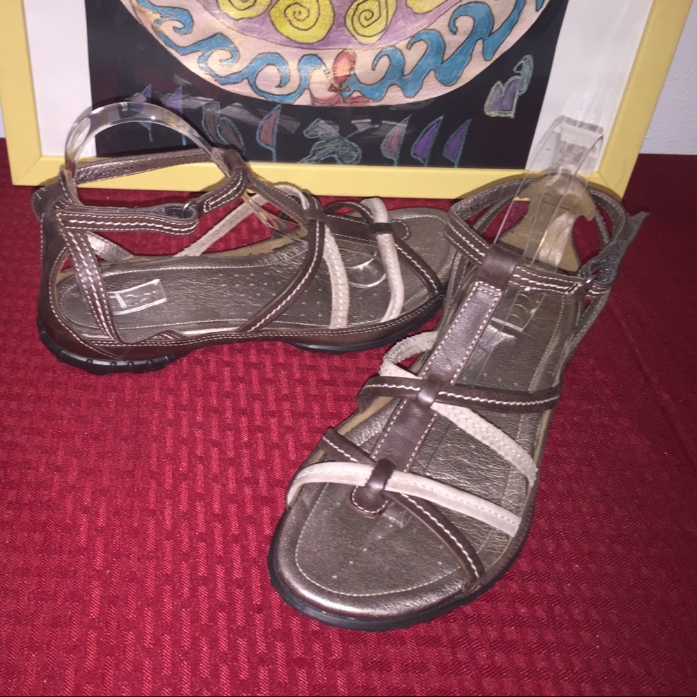 MINT! ECCO T-Strap Sandals Flats