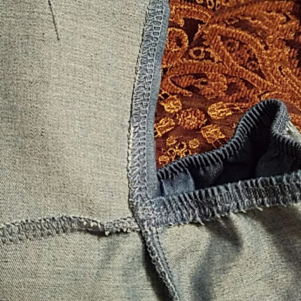 🎉HP 5/20 🎉Plus Denim Cutout Chambray Top - Picture 4 of 5