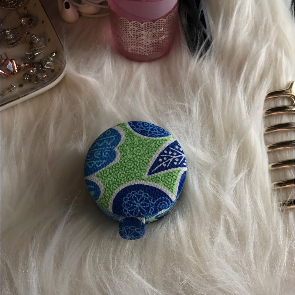 Vera Bradley pull case