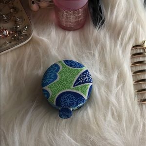 Vera Bradley pull case