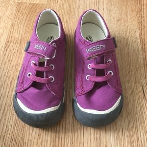 Keen purple girls tennis shoes. Size 7 toddler.