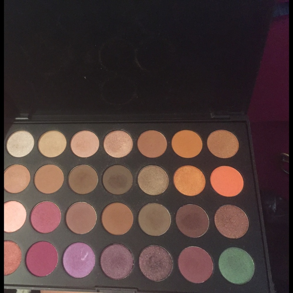 SOLD Jaclyn hill favorites morphe palette