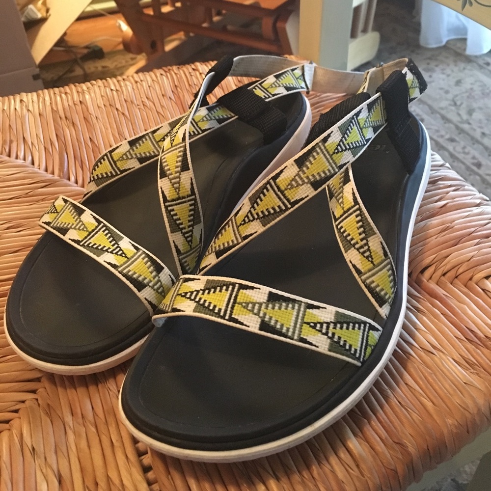 Cute Teva sandals! Size 8.5.