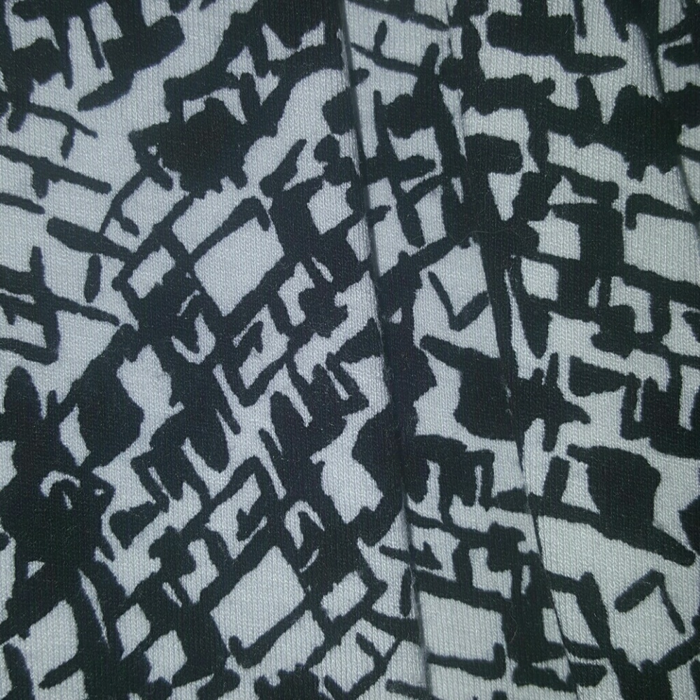 Black White Print Faux Wrap Dress - Picture 3 of 4