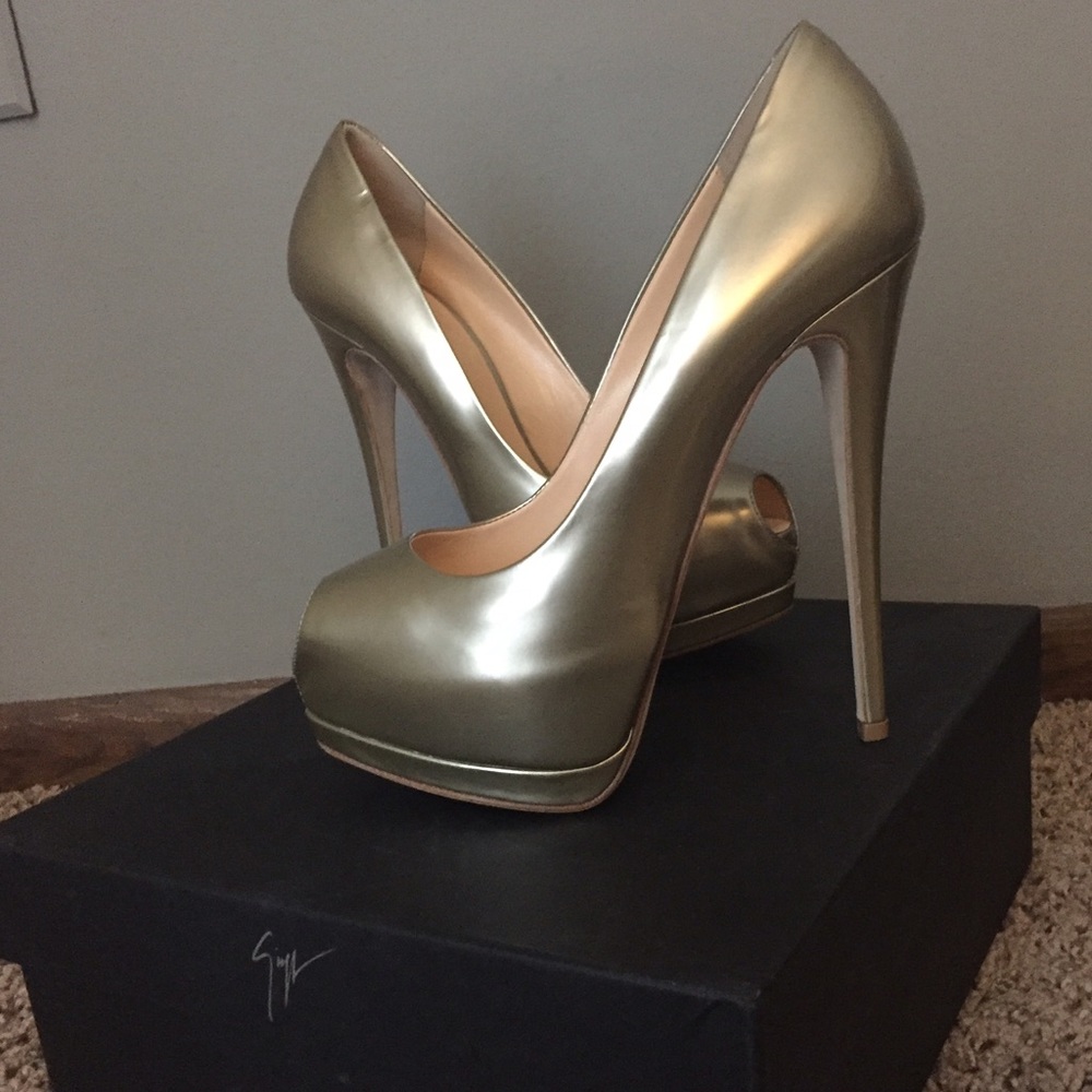 Giuseppe Zanotti Design Gold Sharon Like New