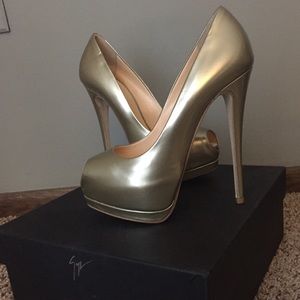 Giuseppe Zanotti Design Gold Sharon Like New
